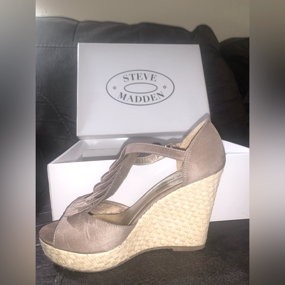 Steve Madden tan wedges size 6